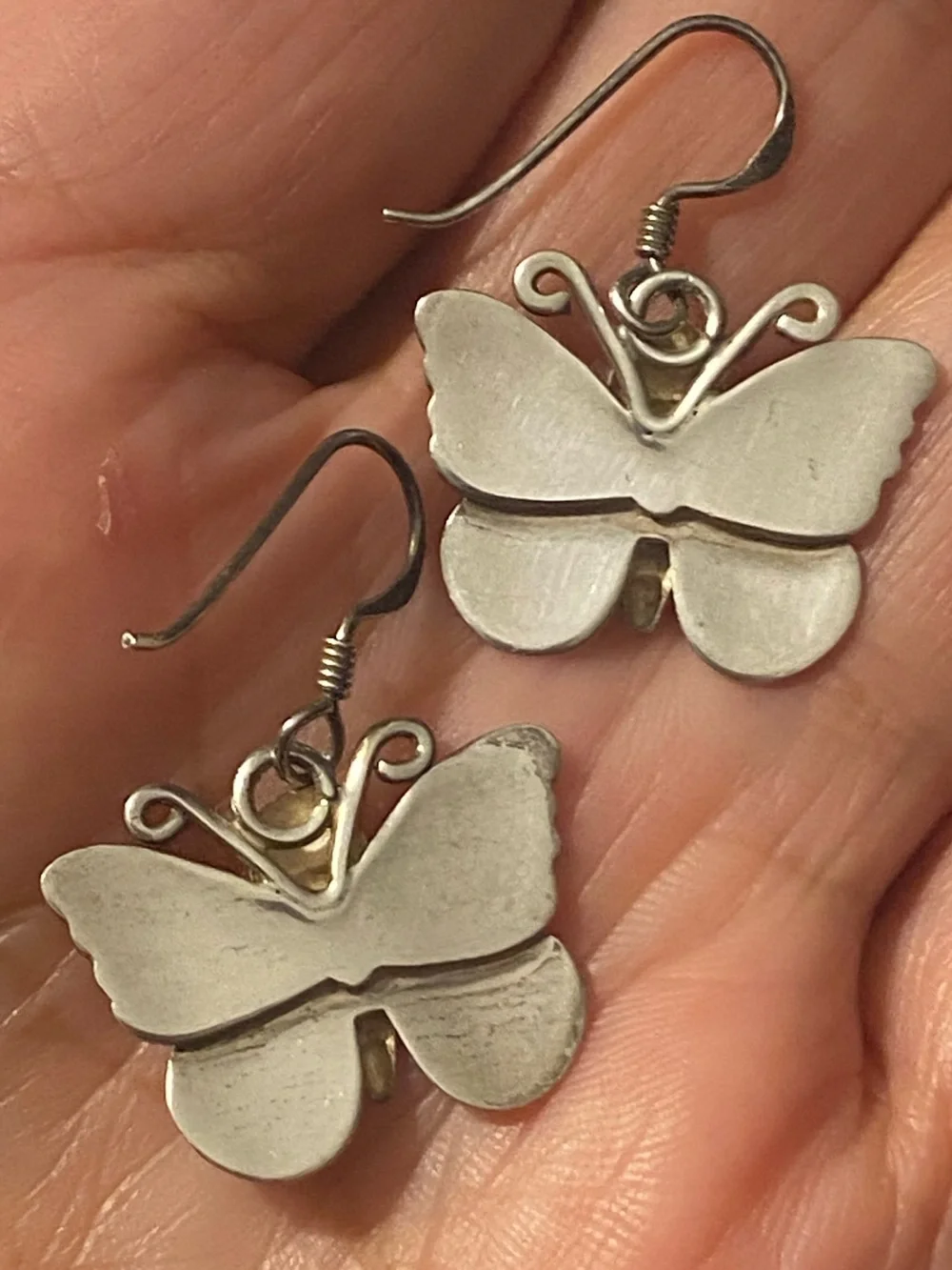 Vtg Sterling Silver Butterfly Hook Earrings Prominent Ribbed Body Smooth Wings